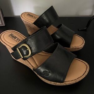 🌸 Never worn - Born black wedge - size 8